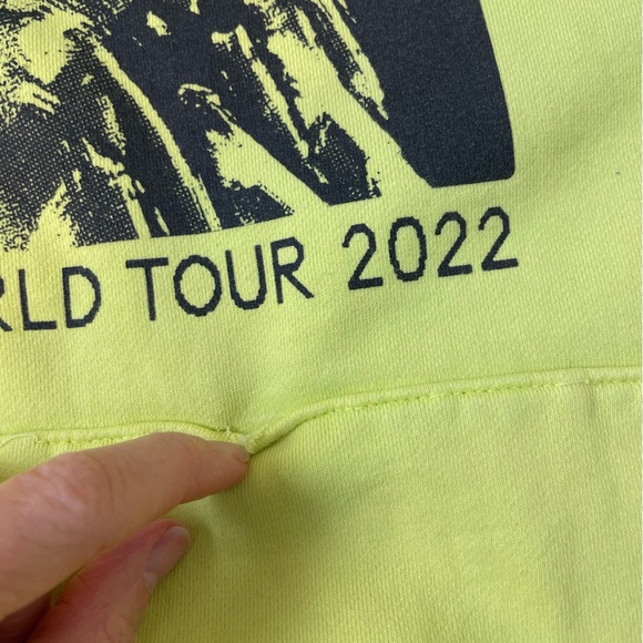 Billie Eilish World Tour 2022 Yellow Hoodie - Picture 13 of 14